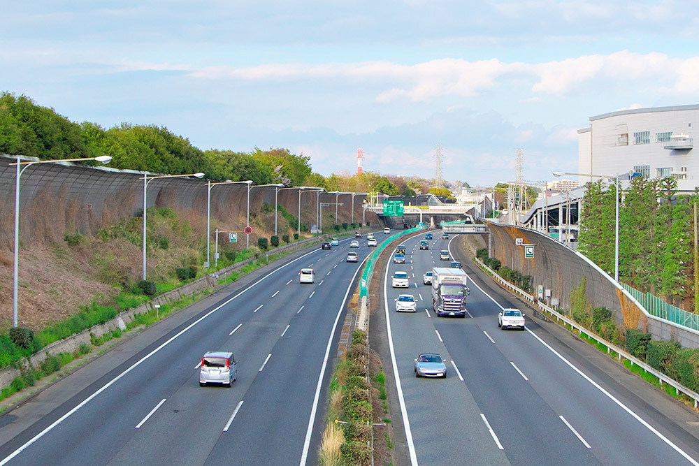 厚木インターから車で5分の好立地。-セレモニーホール紫雲閣