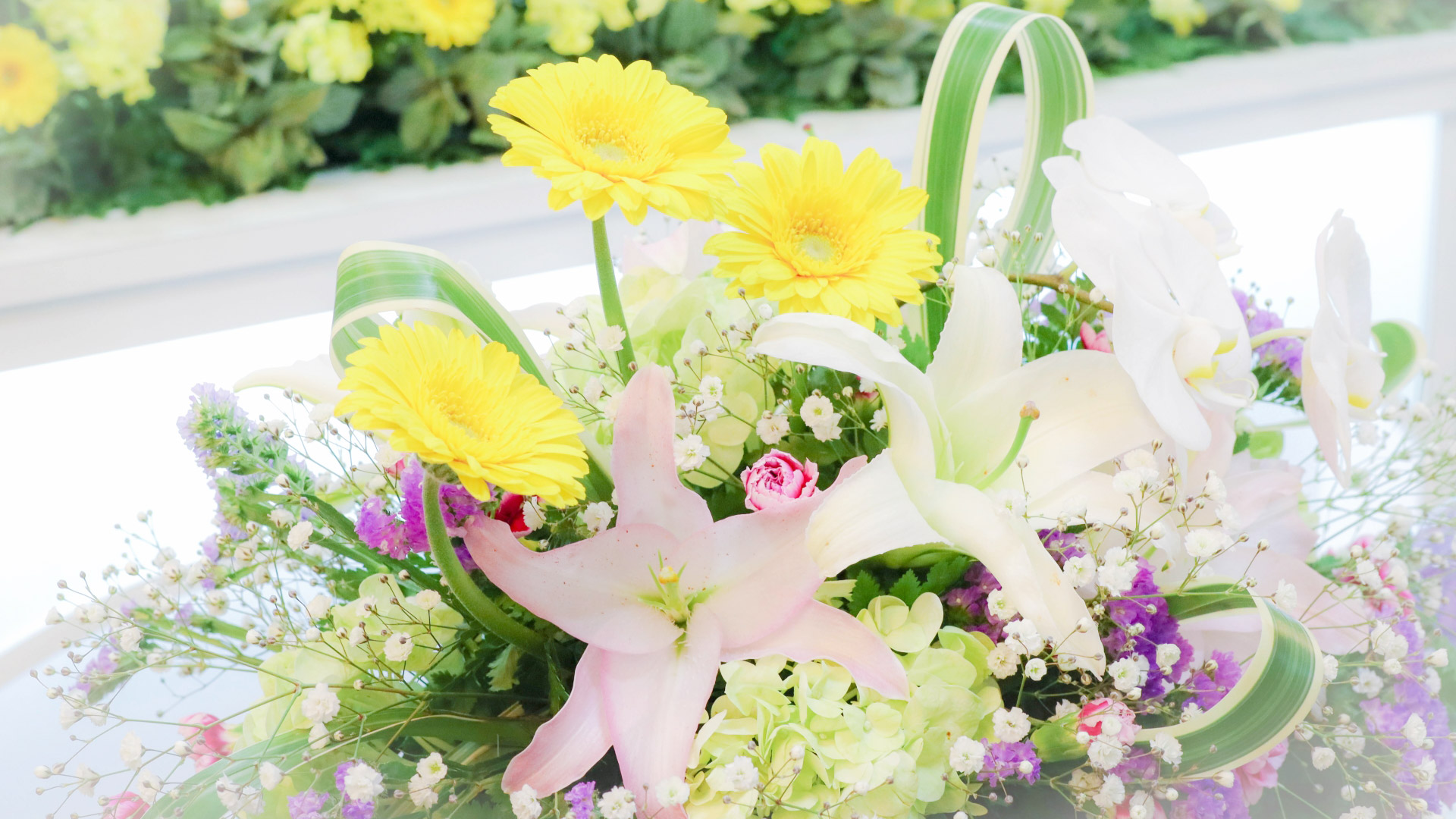 故人が好きだったお花を入れるなど、アレンジすることも出来ます-県央冠婚葬祭互助会