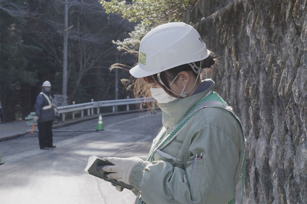 土木施工管理は、工事が安全に、予定通りに進むよう現場をまとめる仕事です。