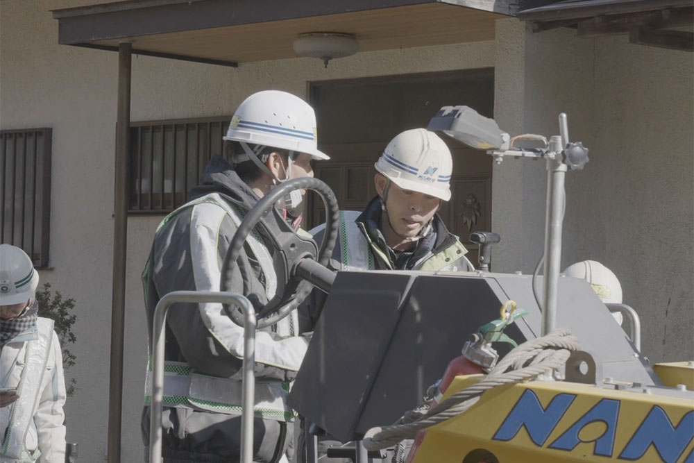 工事の品質を守るため、材料・施工状況・数値データを確認し、
基準を満たしているかを細かくチェックします。
「見えない安心」を支える大切な役割です。